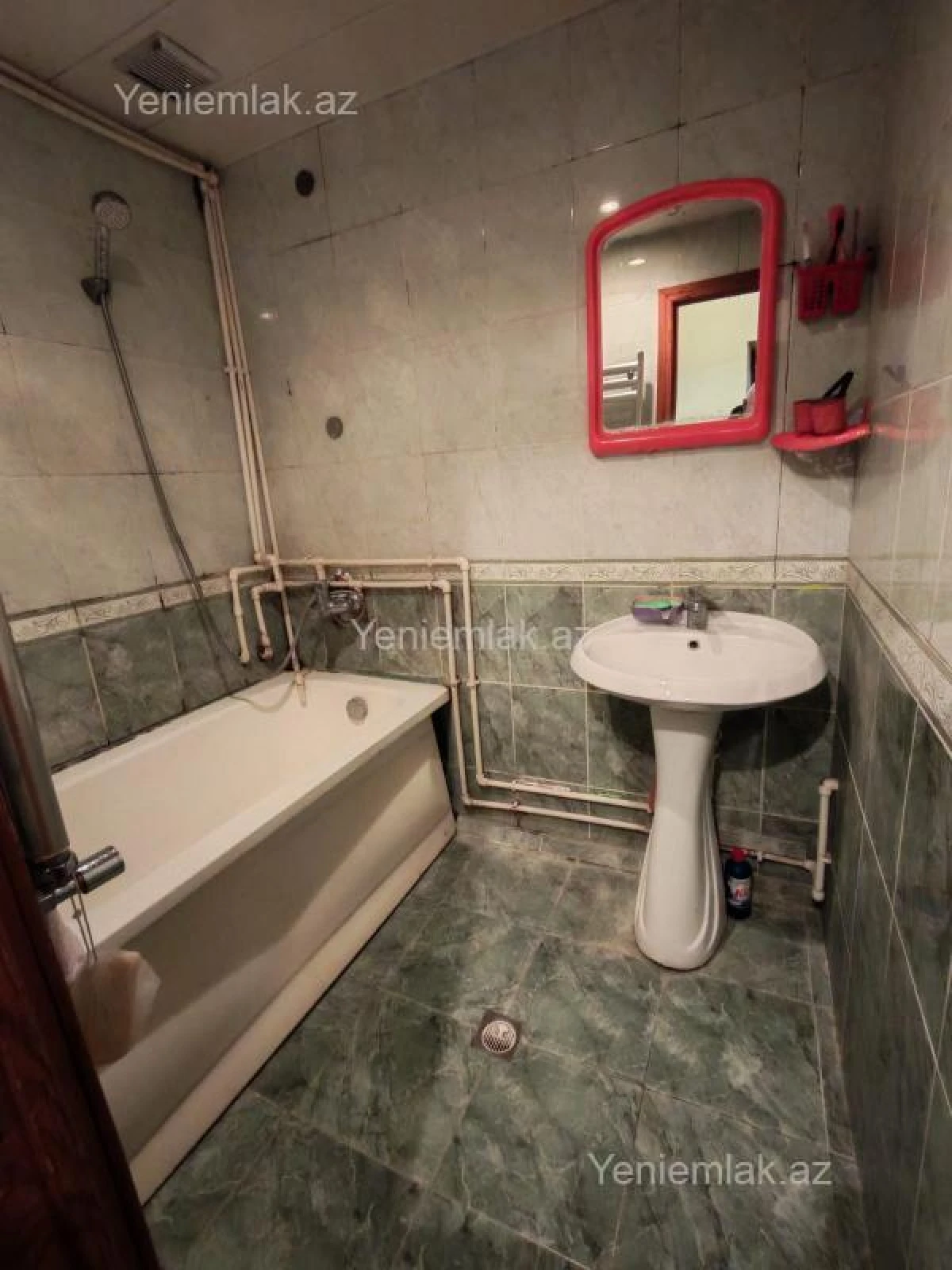 Satılır 2 otaqlı köhnə tikili 60 m²