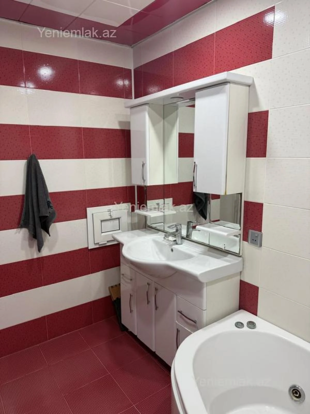 Satılır 3 otaqlı yeni tikili 125 m²