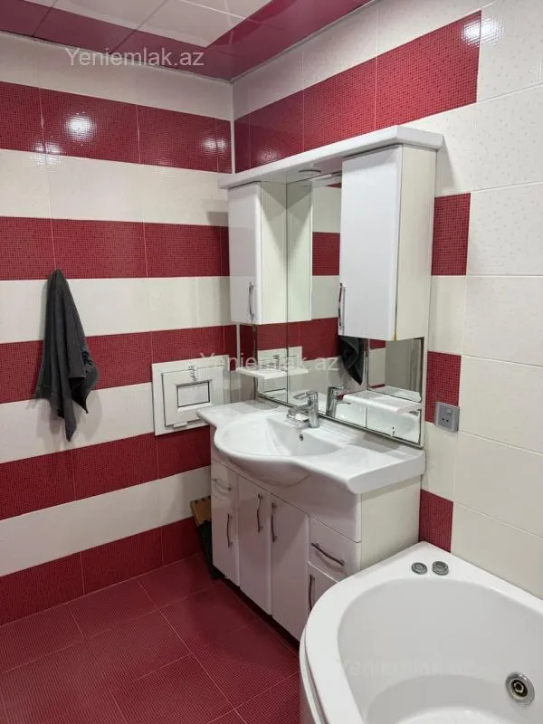 Satılır 3 otaqlı yeni tikili 125 m²