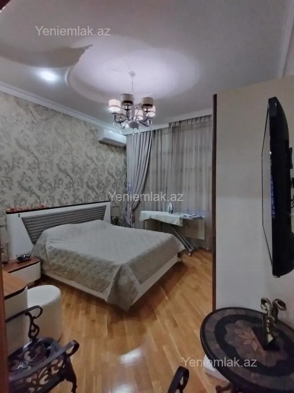 Satılır 5 otaqlı həyət evi 340 m²