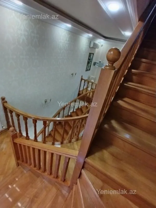 Satılır 5 otaqlı həyət evi 340 m²