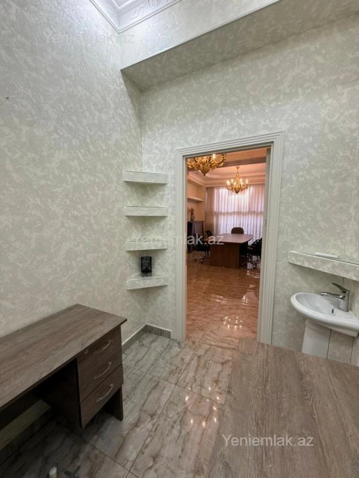 Satılır 5 otaqlı ofis 80 m²