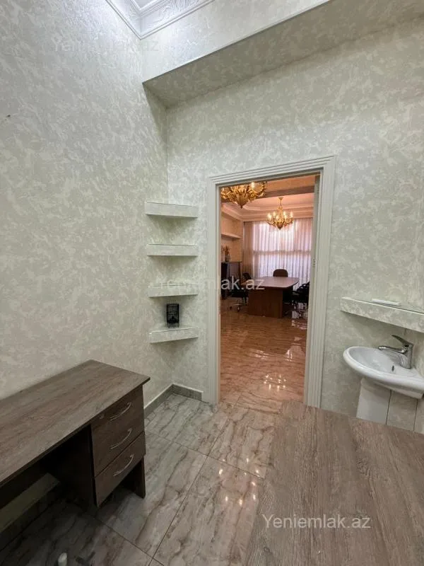 Satılır 5 otaqlı ofis 80 m²