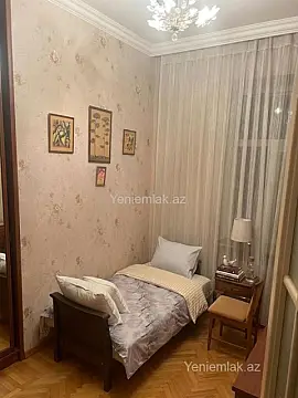 Satılır 5 otaqlı köhnə tikili 160 m²