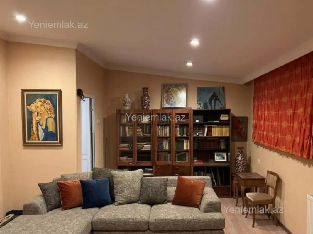 Satılır 5 otaqlı köhnə tikili 160 m²