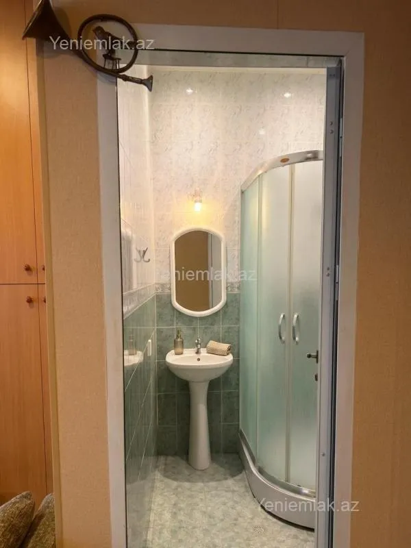 Satılır 5 otaqlı köhnə tikili 160 m²