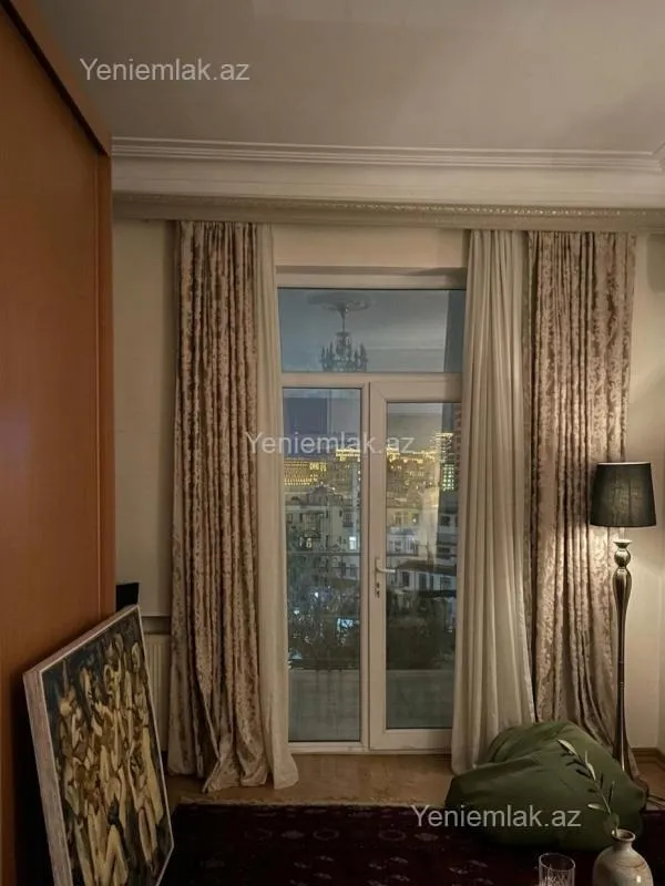 Satılır 5 otaqlı köhnə tikili 160 m²