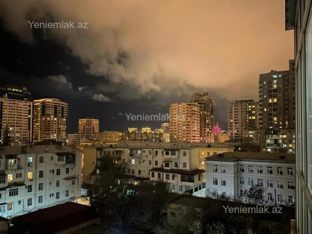 Satılır 5 otaqlı köhnə tikili 160 m²