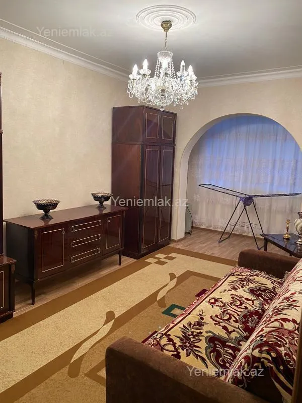 Satılır 4 otaqlı köhnə tikili 110 m²