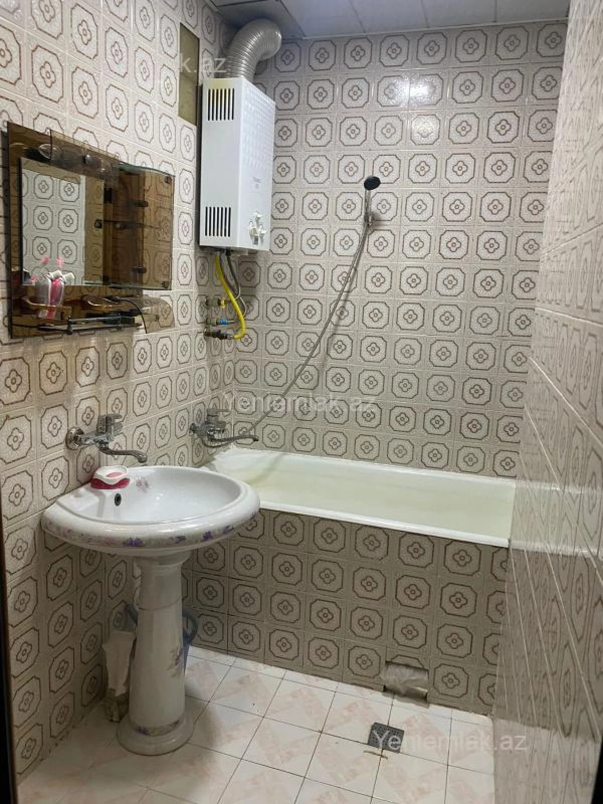 Satılır 4 otaqlı köhnə tikili 110 m²