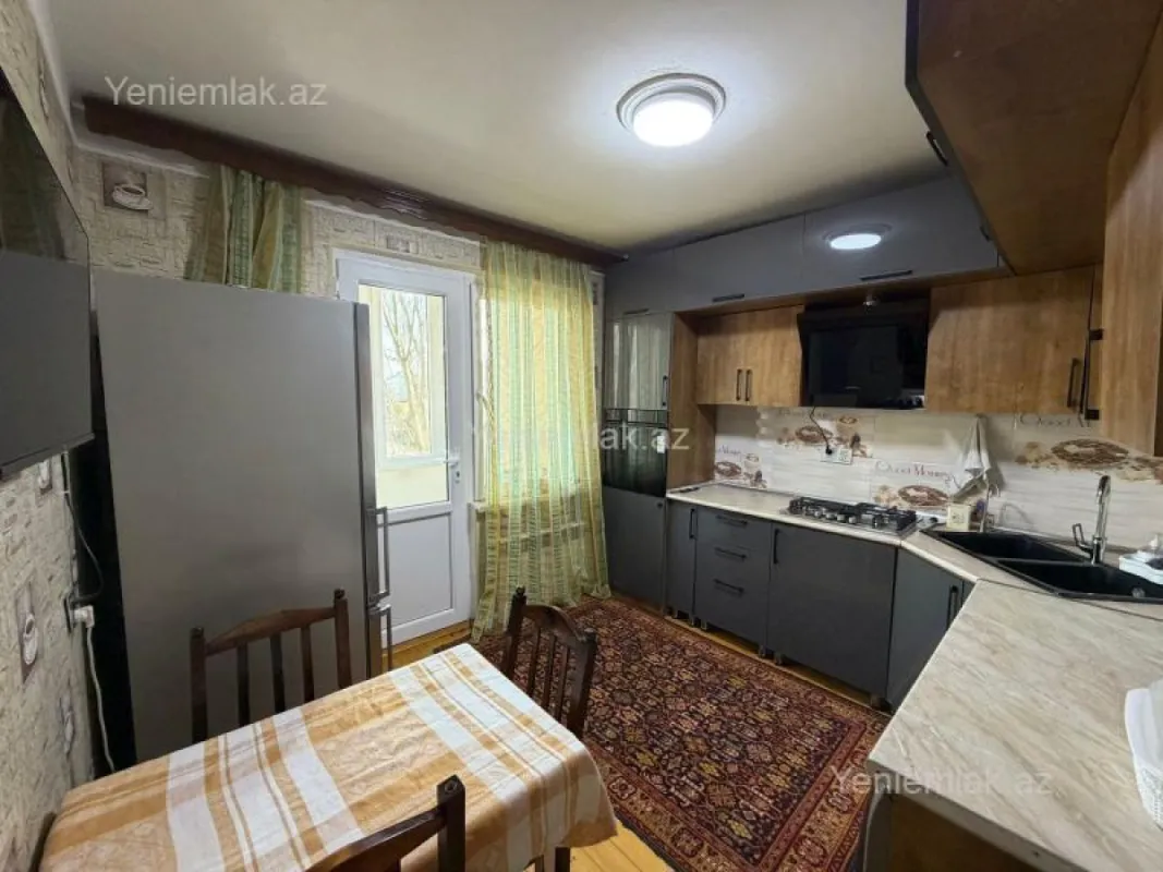 Satılır 3 otaqlı köhnə tikili 95 m²