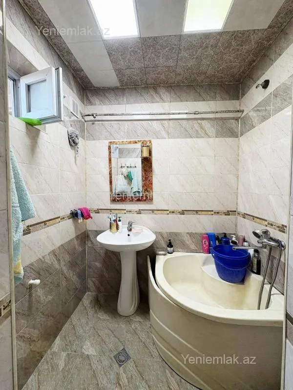 Satılır 4 otaqlı köhnə tikili 85 m²
