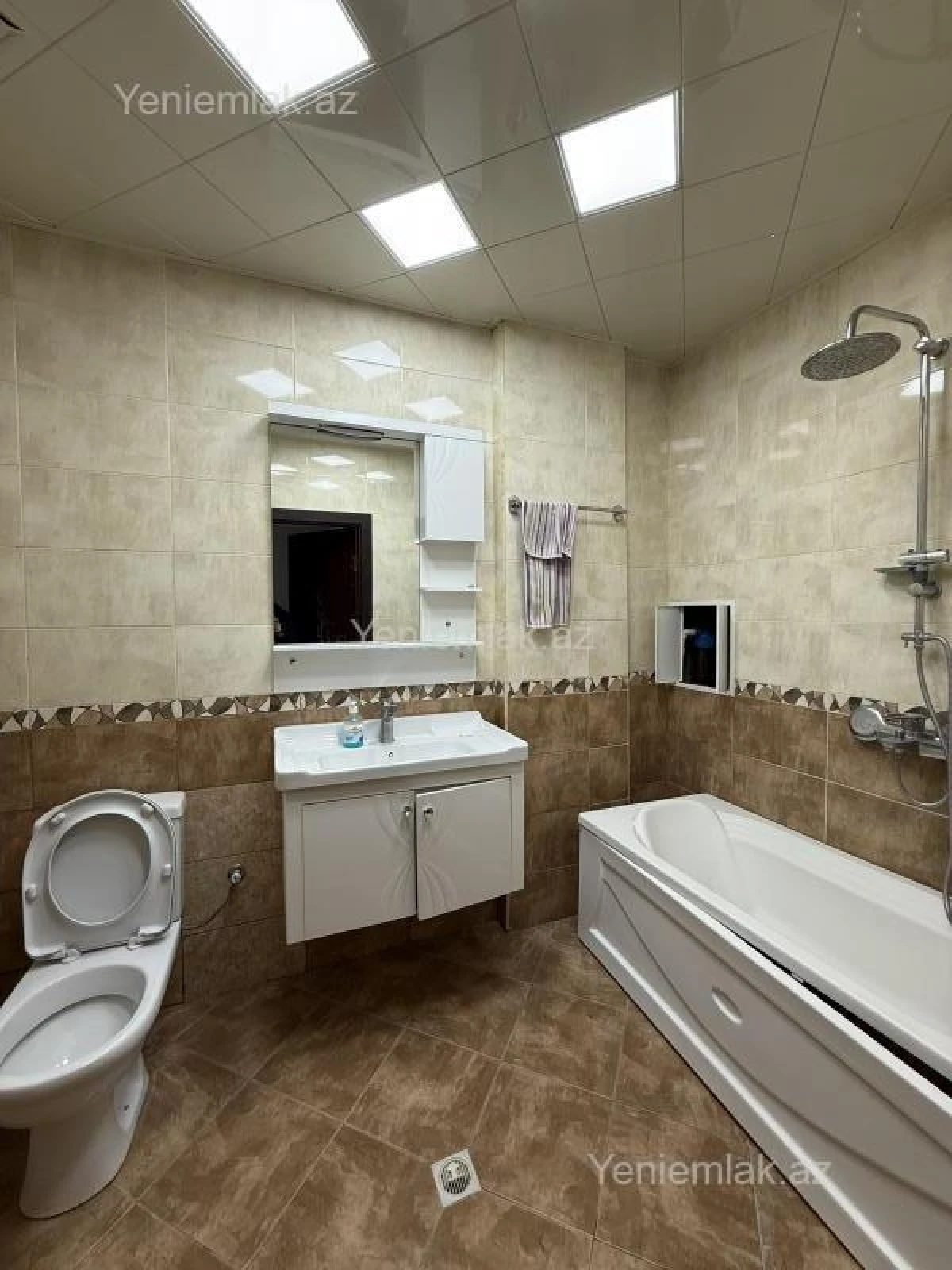 Satılır 4 otaqlı yeni tikili 140 m²