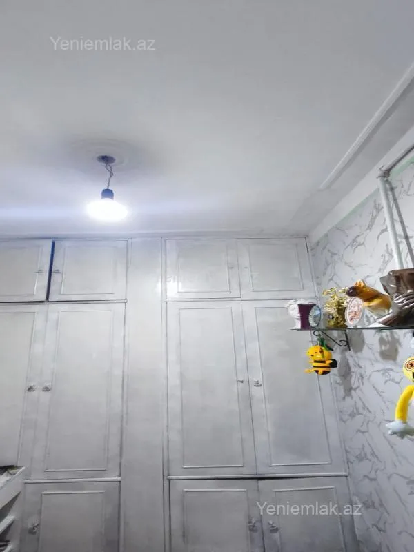 Satılır 3 otaqlı köhnə tikili 100 m²