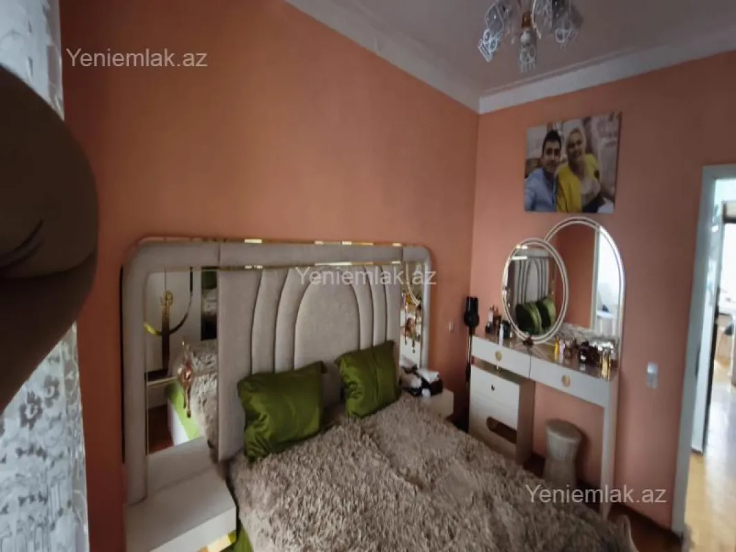 Satılır 3 otaqlı köhnə tikili 100 m²