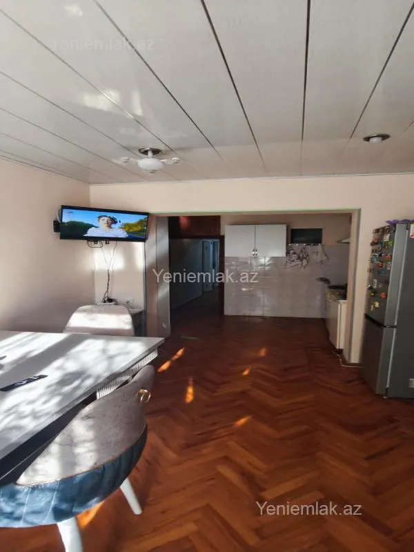 Satılır 3 otaqlı köhnə tikili 100 m²