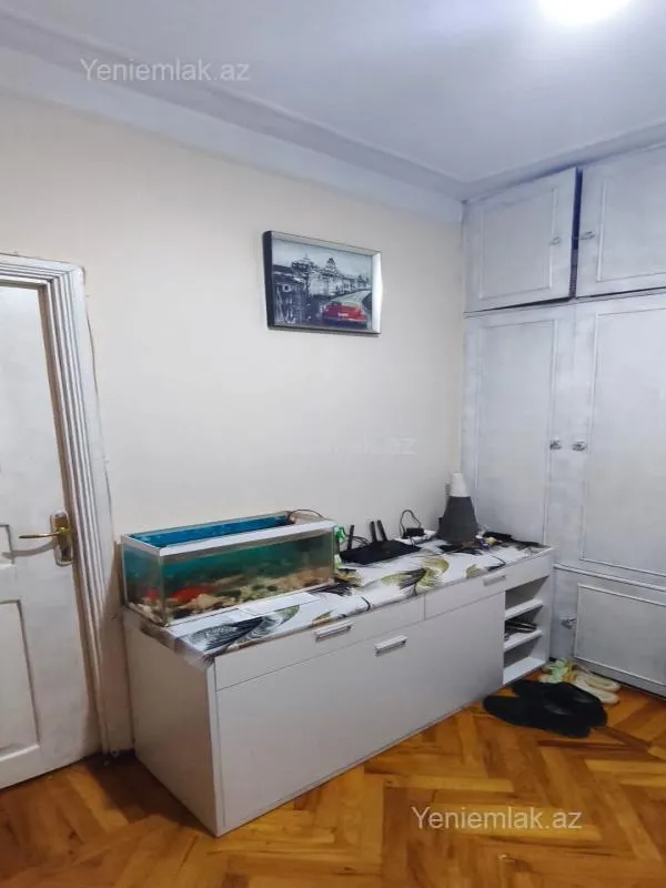 Satılır 3 otaqlı köhnə tikili 100 m²