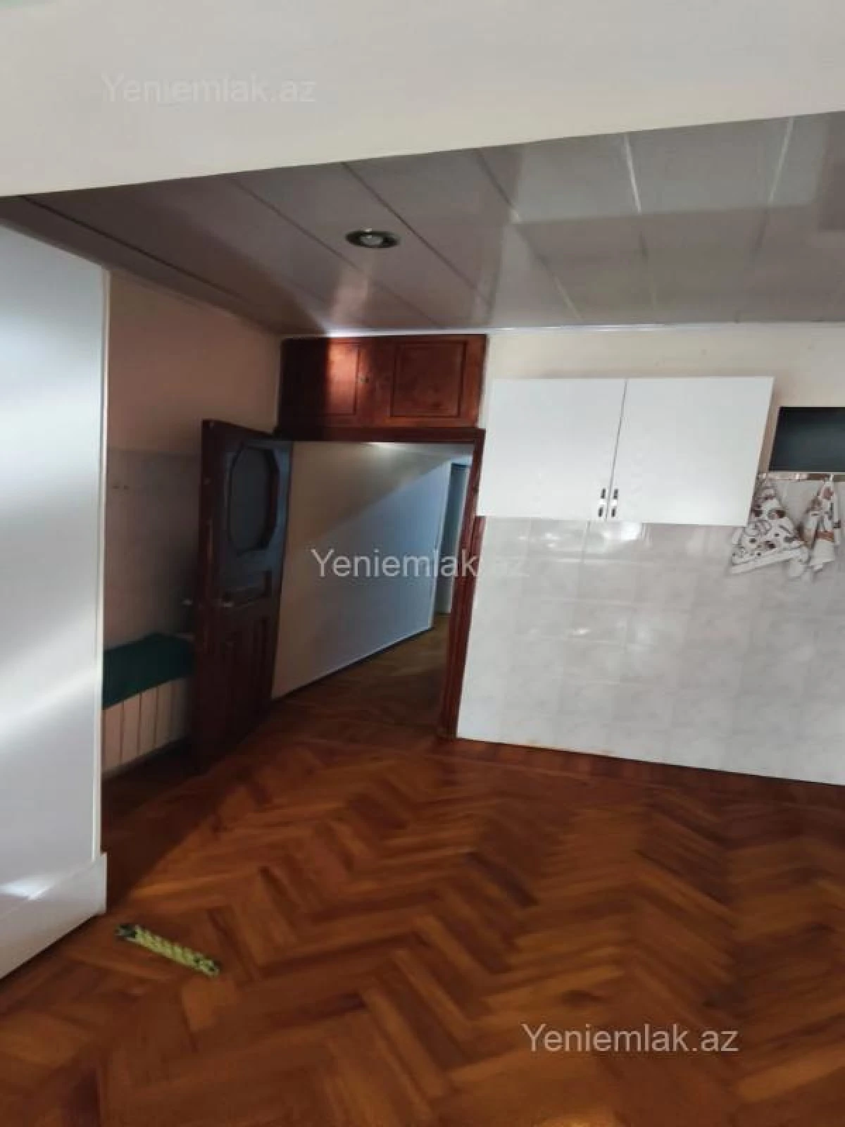 Satılır 3 otaqlı köhnə tikili 100 m²