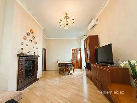Satılır 2 otaqlı köhnə tikili 60 m²