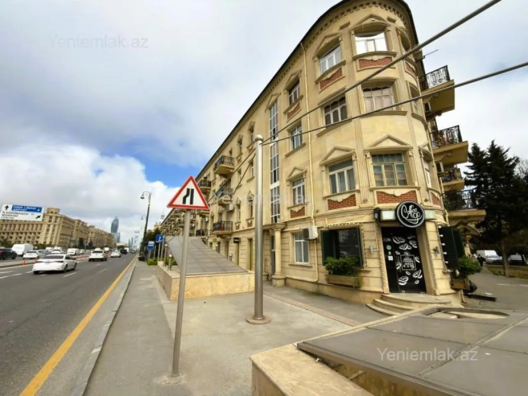 Satılır 2 otaqlı köhnə tikili 60 m²