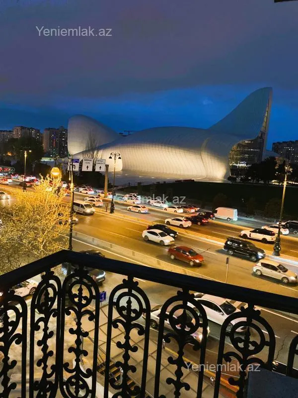 Satılır 2 otaqlı köhnə tikili 60 m²