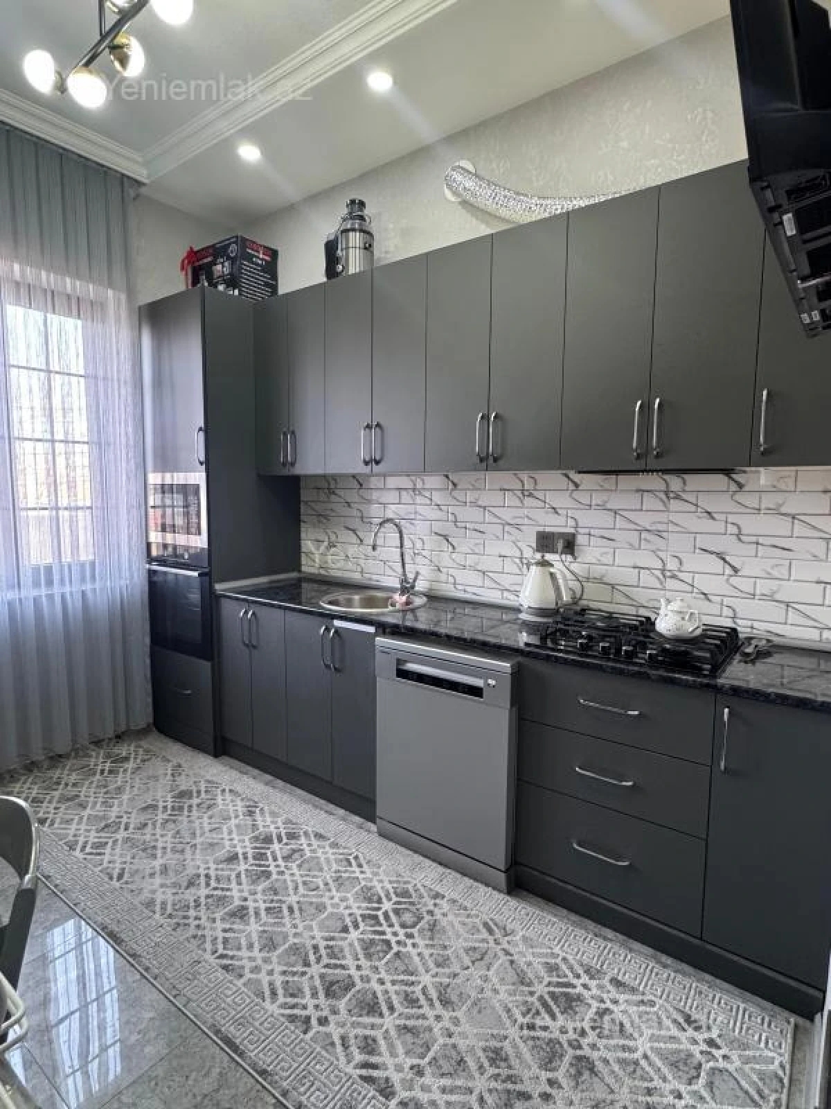 Satılır 5 otaqlı həyət evi 170 m²