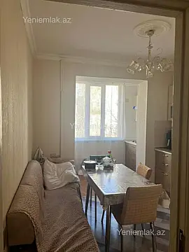 Satılır 4 otaqlı köhnə tikili 110 m²