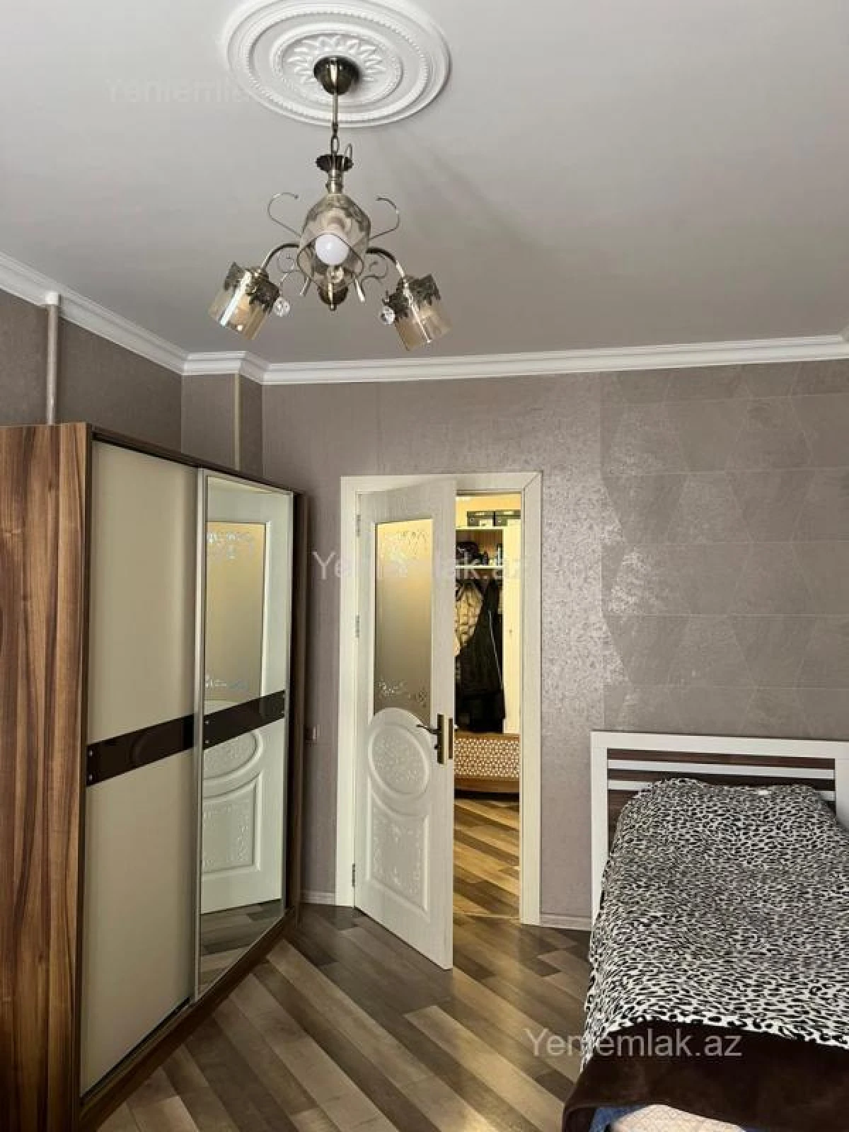 Satılır 4 otaqlı köhnə tikili 110 m²