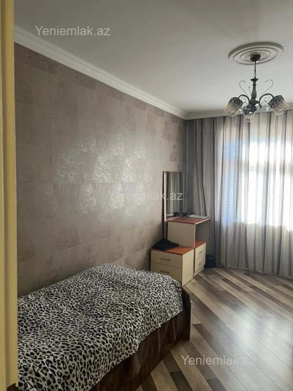 Satılır 4 otaqlı köhnə tikili 110 m²