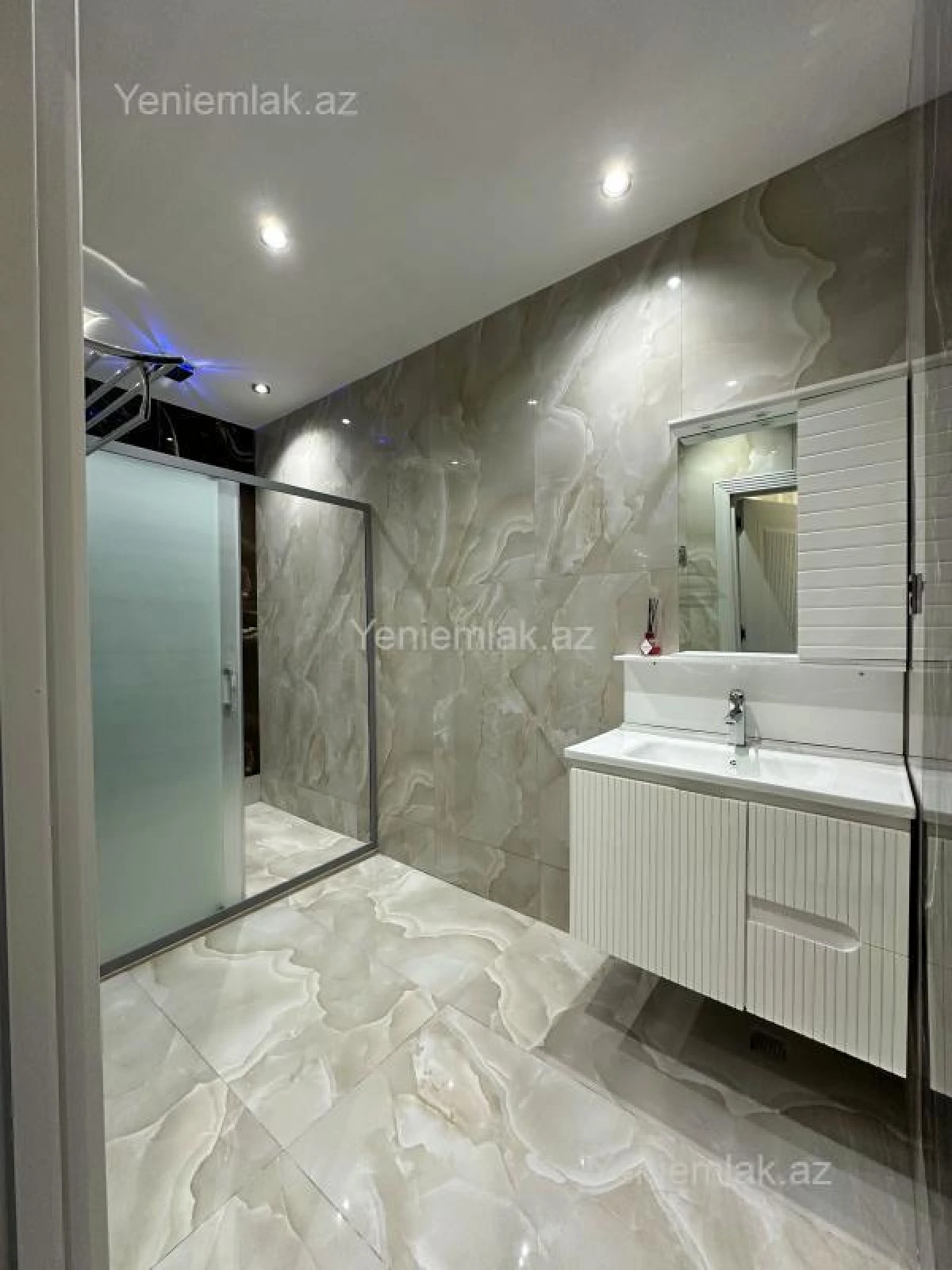 Satılır 2 otaqlı yeni tikili 80 m²