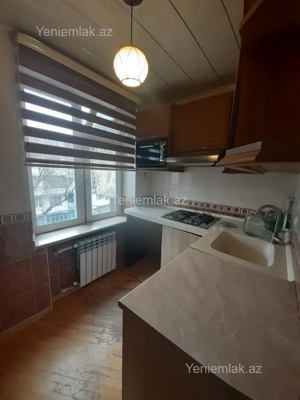 Satılır 1 otaqlı köhnə tikili 35 m²