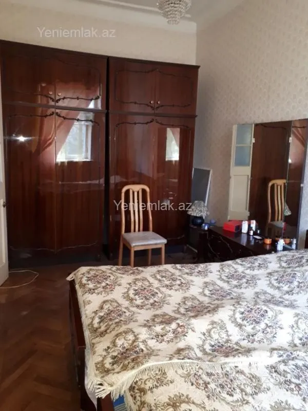 Satılır 3 otaqlı köhnə tikili 70 m²