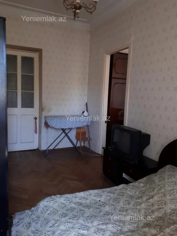 Satılır 3 otaqlı köhnə tikili 70 m²