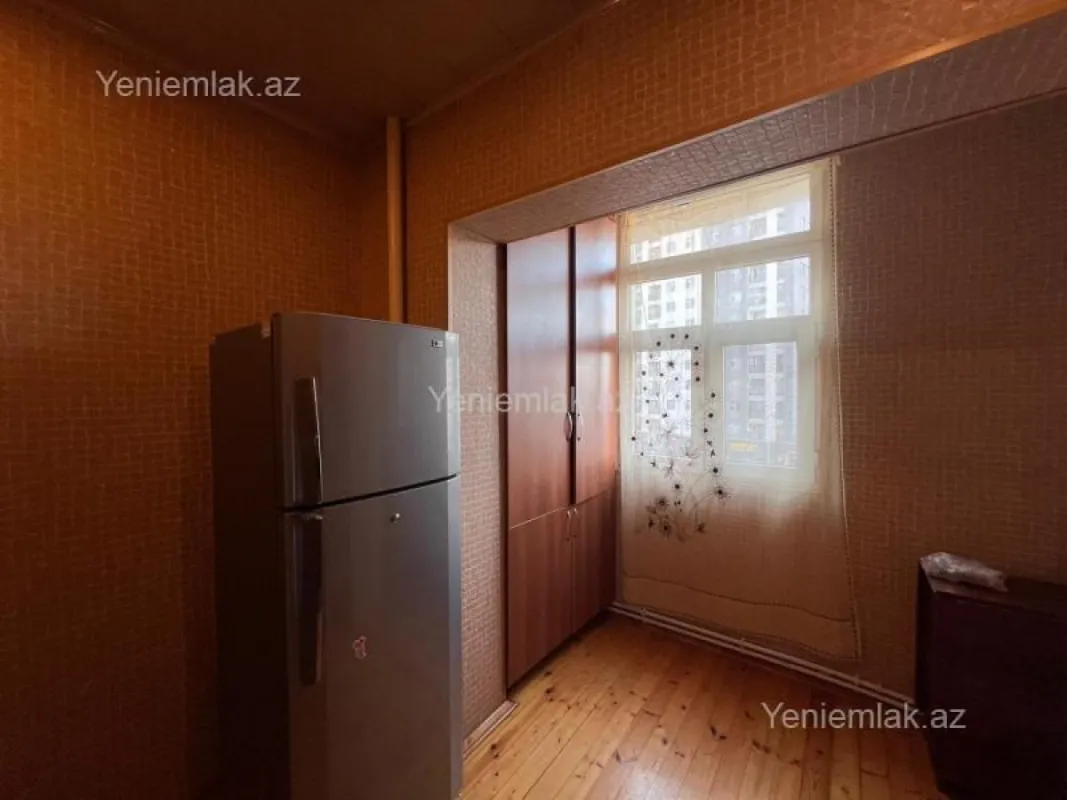 Satılır 2 otaqlı köhnə tikili 65 m²