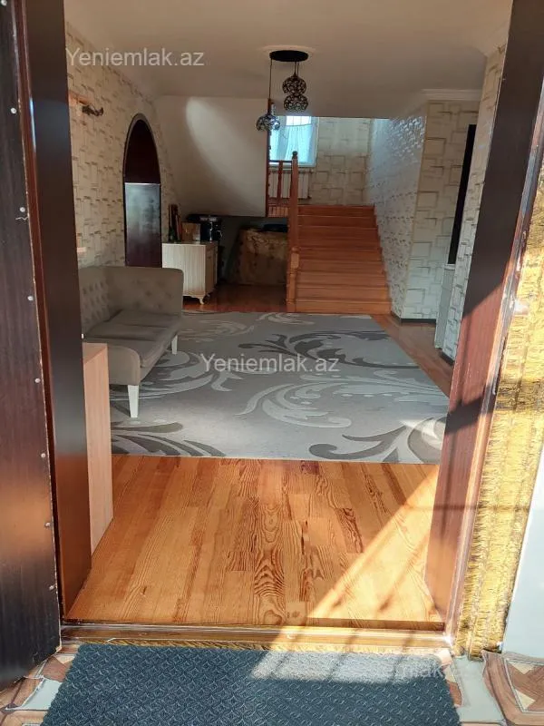 Satılır 6 otaqlı həyət evi 300 m²