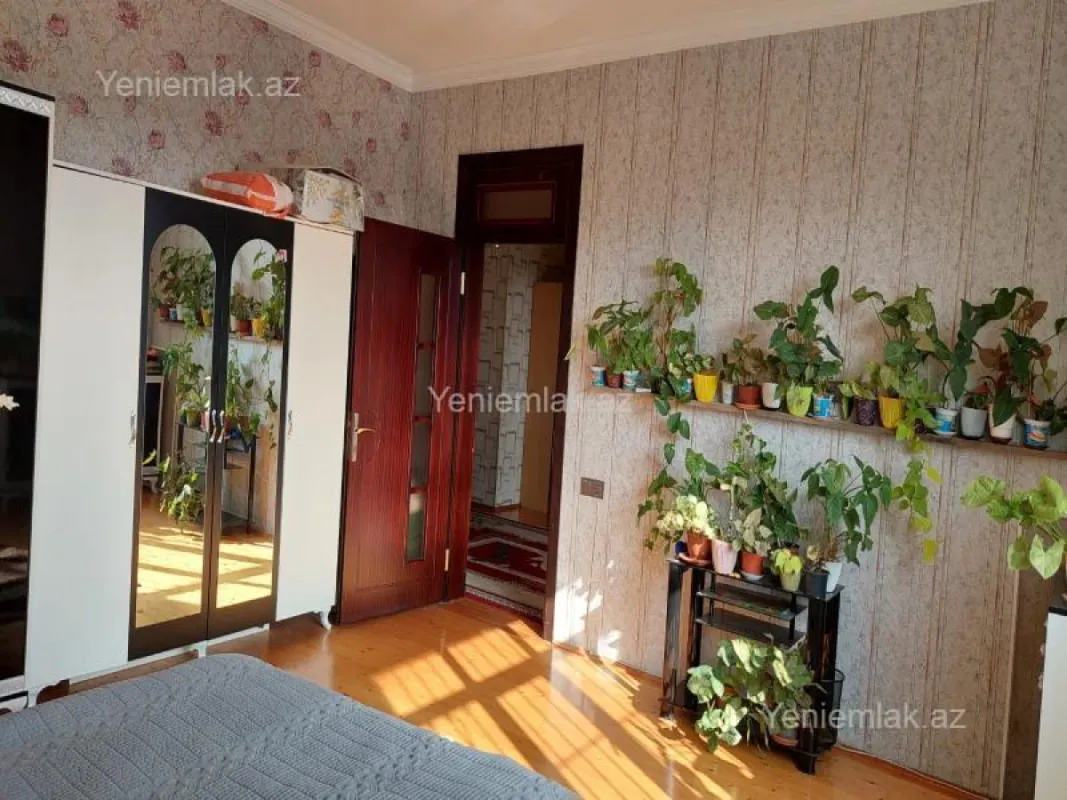 Satılır 6 otaqlı həyət evi 300 m²