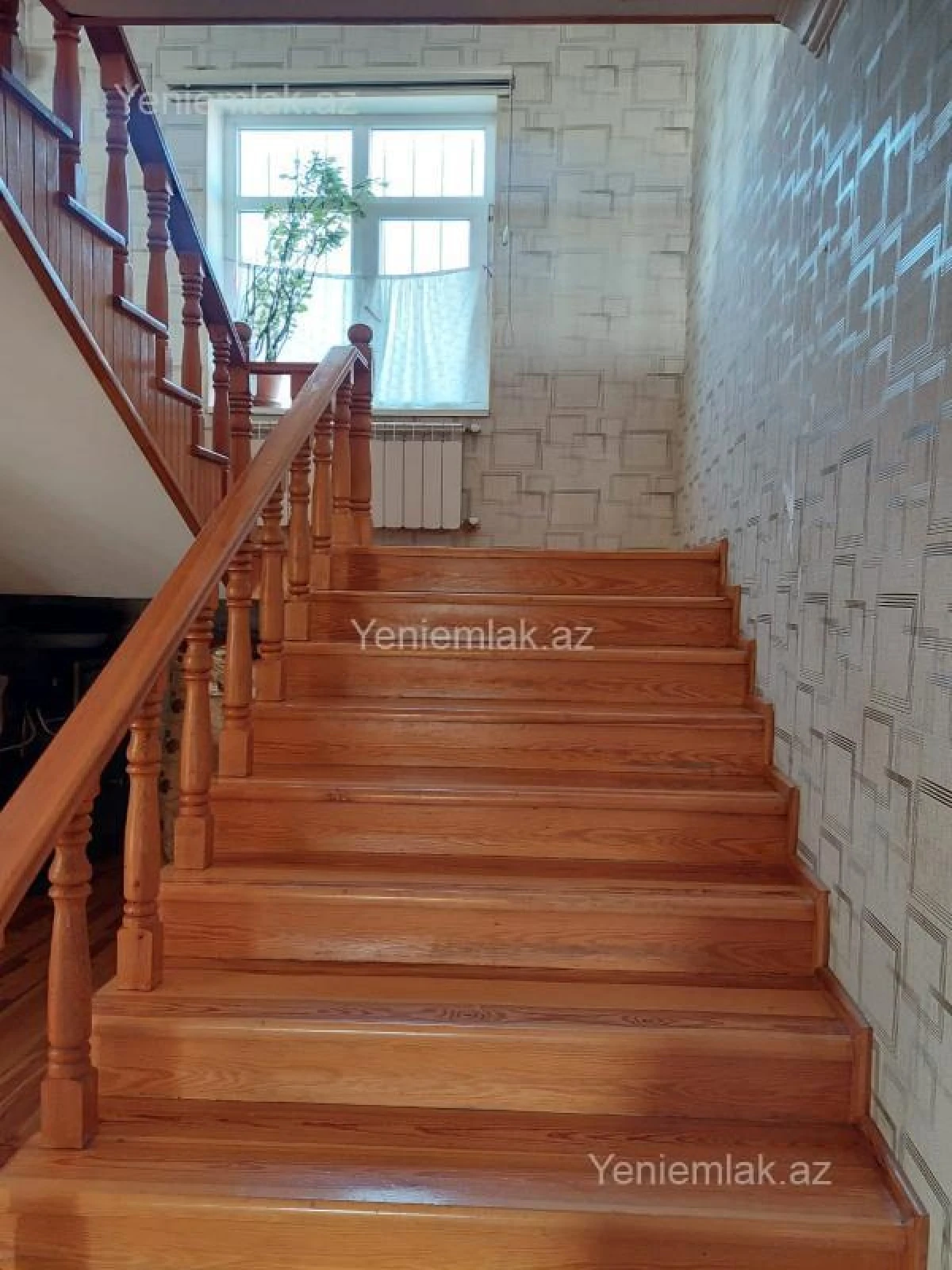 Satılır 6 otaqlı həyət evi 300 m²