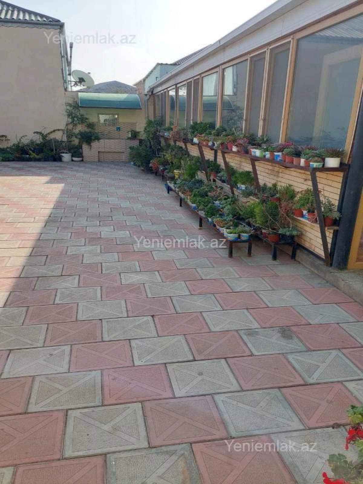 Satılır 6 otaqlı həyət evi 300 m²