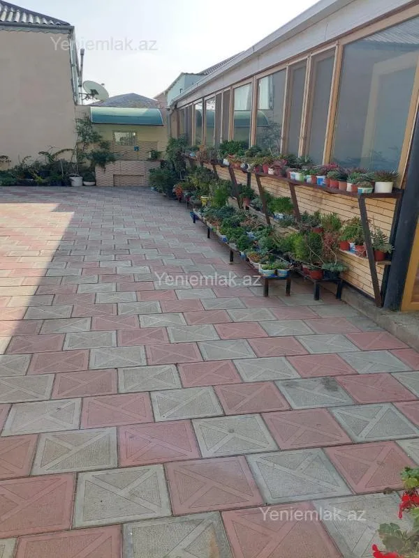 Satılır 6 otaqlı həyət evi 300 m²