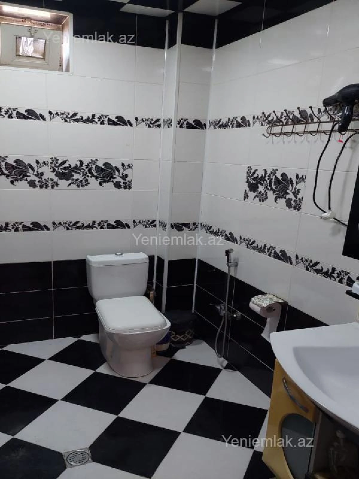 Satılır 6 otaqlı həyət evi 300 m²