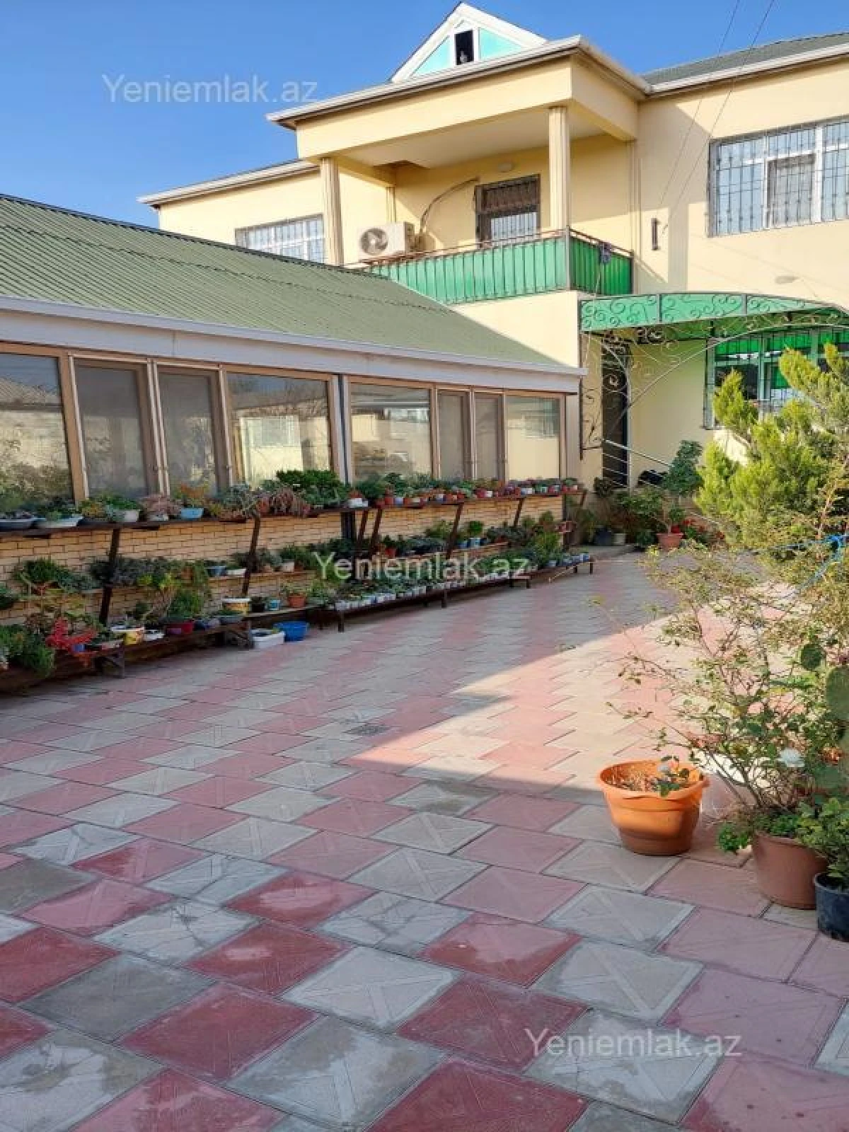 Satılır 6 otaqlı həyət evi 300 m²