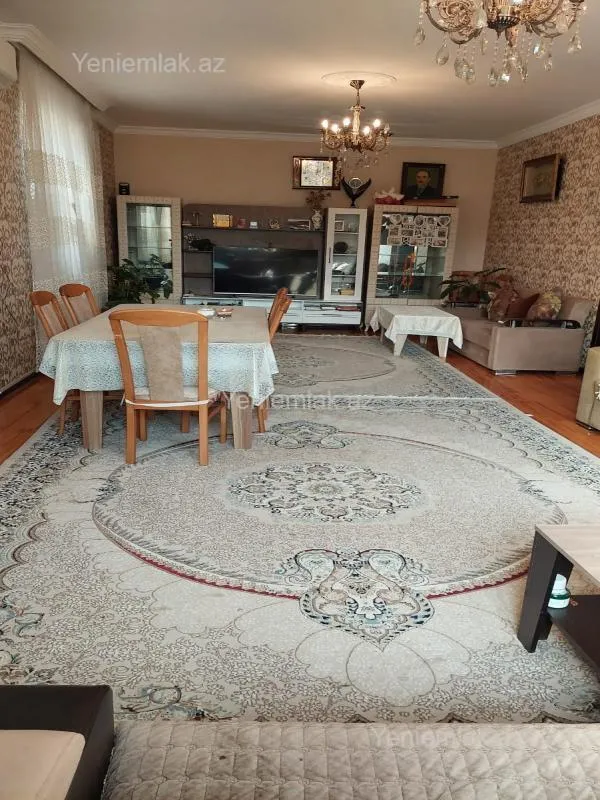 Satılır 6 otaqlı həyət evi 300 m²