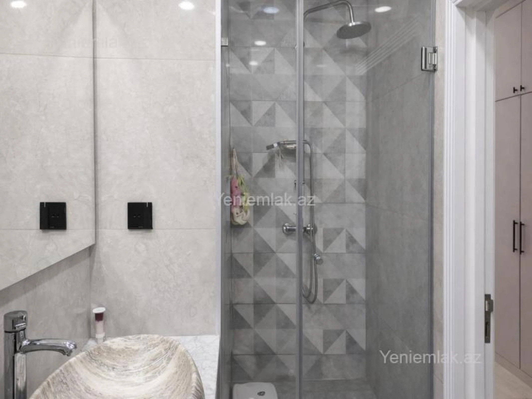 Satılır 3 otaqlı yeni tikili 105 m²