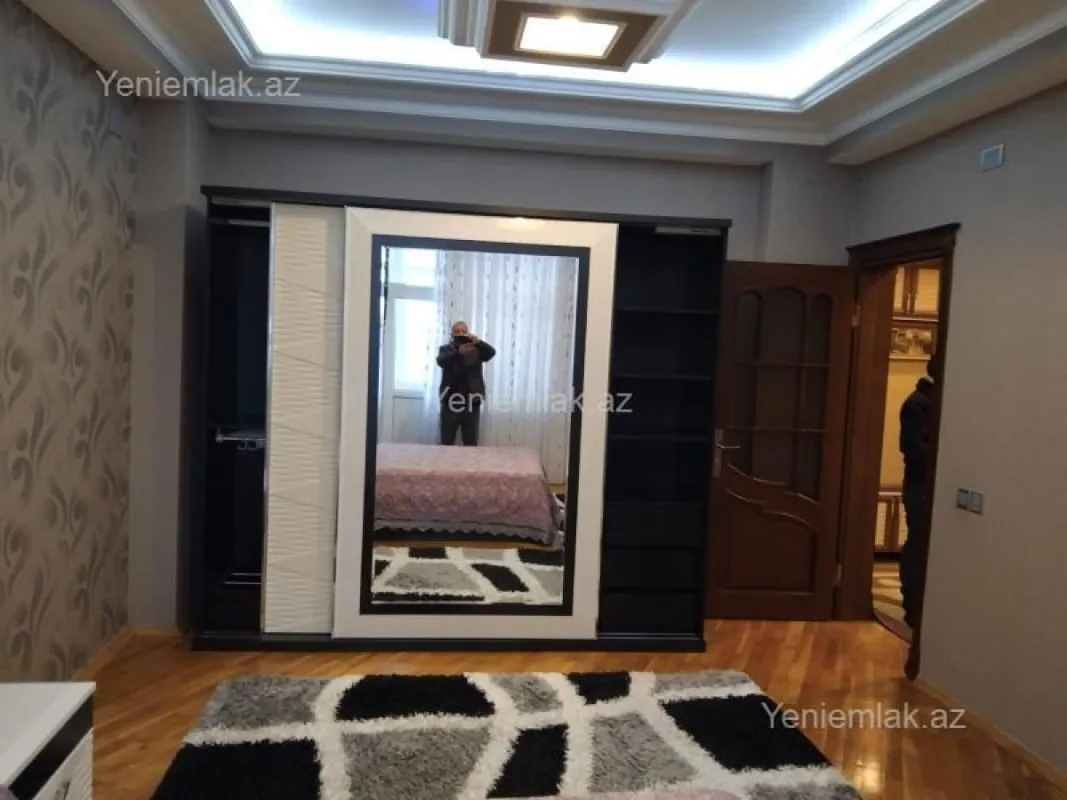 Satılır 4 otaqlı yeni tikili 160 m²