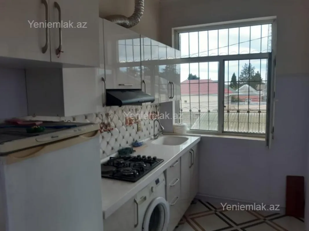 Satılır 3 otaqlı həyət evi 100 m²