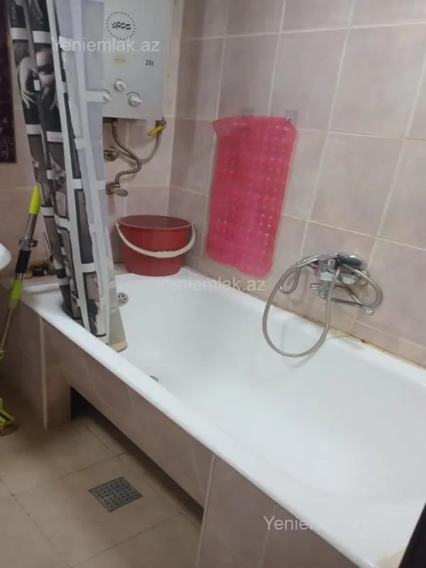 Satılır 4 otaqlı köhnə tikili 80 m²