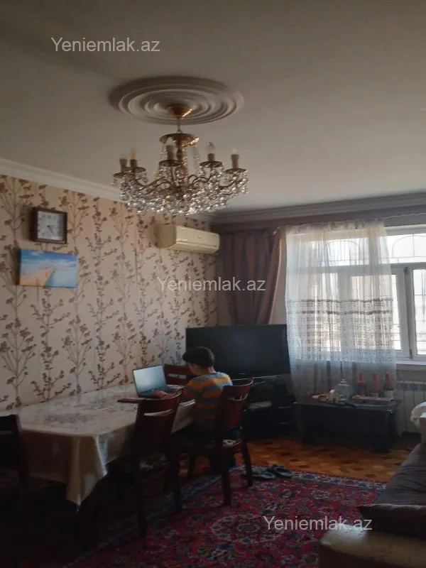 Satılır 4 otaqlı köhnə tikili 80 m²