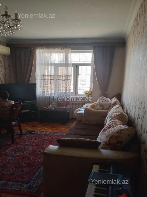 Satılır 4 otaqlı köhnə tikili 80 m²