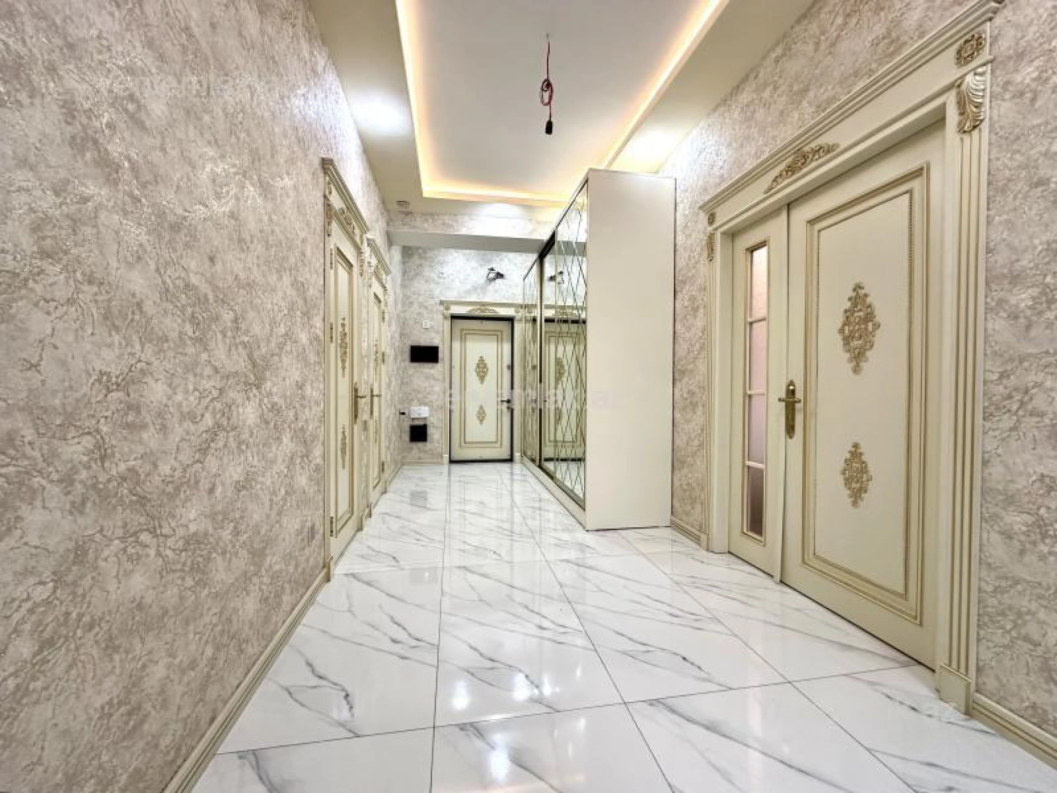 Satılır 2 otaqlı yeni tikili 96 m²