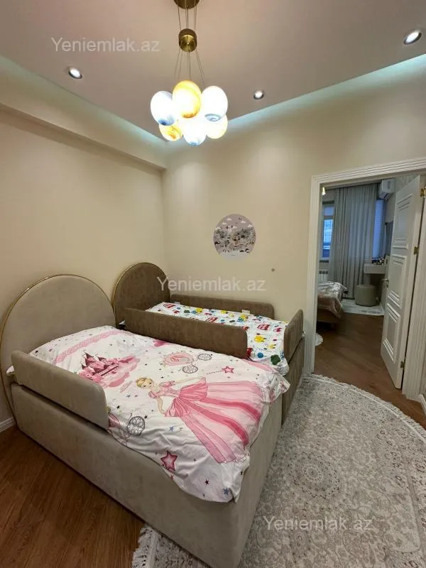 Satılır 3 otaqlı yeni tikili 85 m²